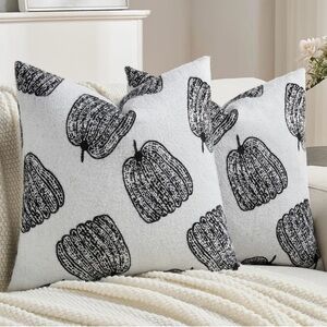 NIB FUTEI Fall Pumpkins Throw Pillow Covers 18x18 Inch Set of 2